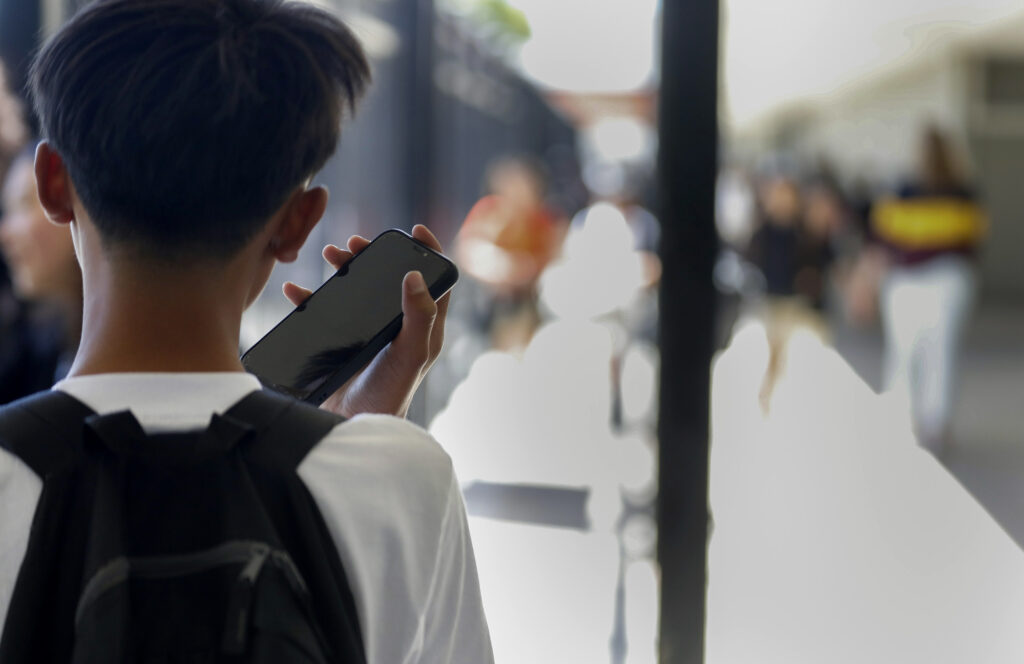 Students easily subvert LAUSD phone ban