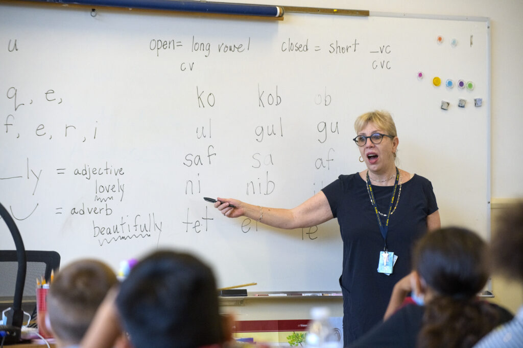 Bill to mandate ‘science of reading’ in California schools faces teachers union opposition